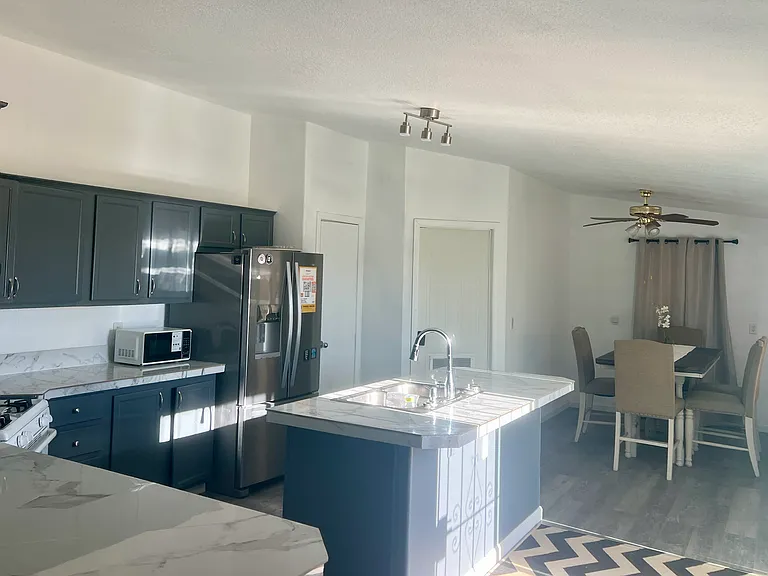 Sunburst Ave — Photo 2