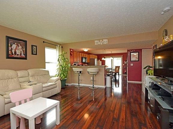 4th image of 871 Ellery Dr