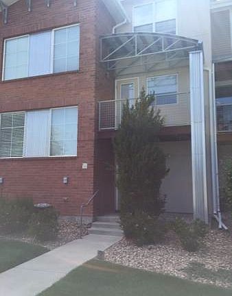 Lowry townhouse located a block from gyms, museum, parks, di