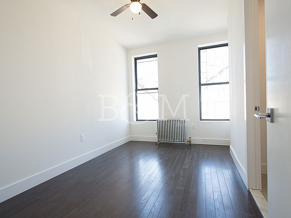 3rd image of 719 Henry St APT 2L