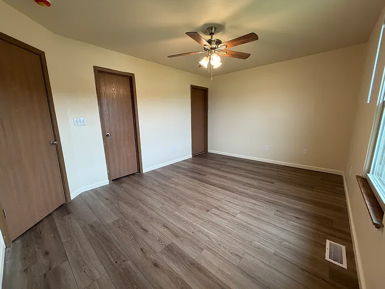 1418 Greensboro Dr — Photo 9