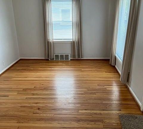 4th image of 4154 Buckingham Ave