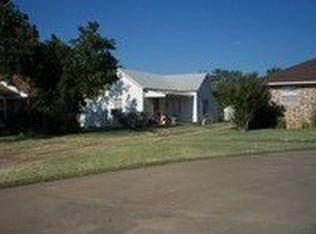 206 N Pennsylvania Ave, Mangum, OK 73554