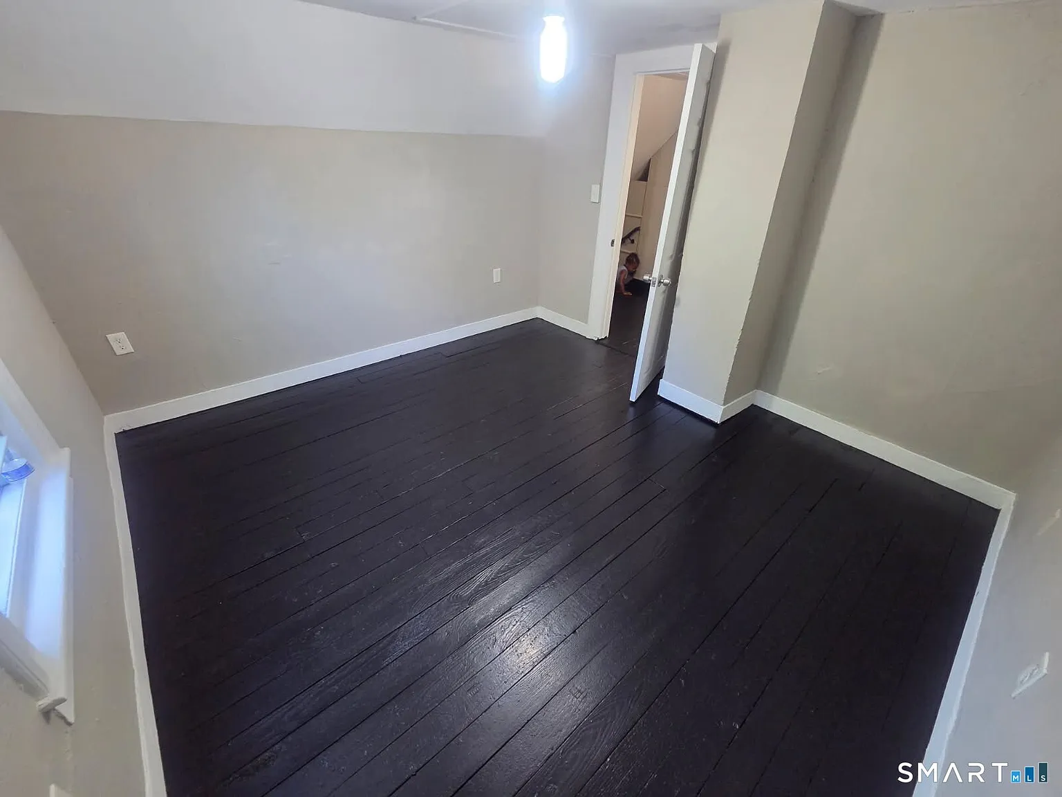 2 bed, 1.0 bath, 1912 sqft, $1,550 — Photo 3