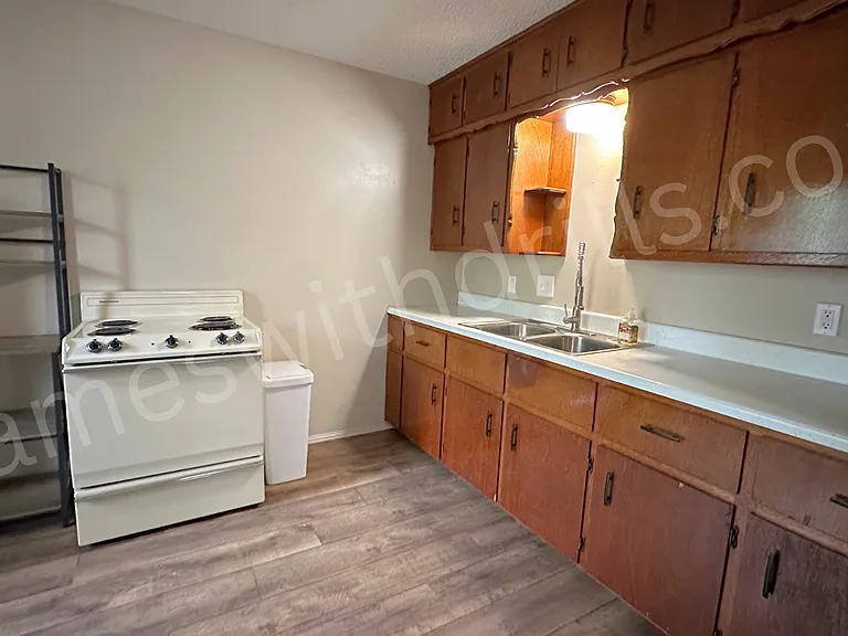 735 S Laura Ave — Photo 8