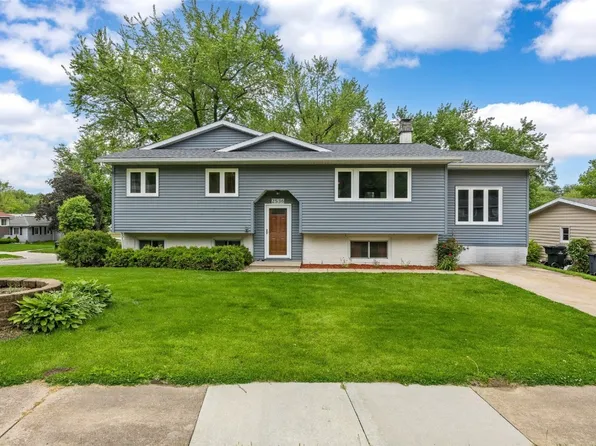 2536 N Ave NW, Cedar Rapids, IA 52405