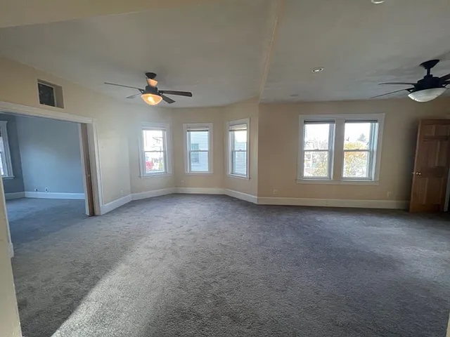 5 bed, 2000 sqft, $4,400 — Photo 2