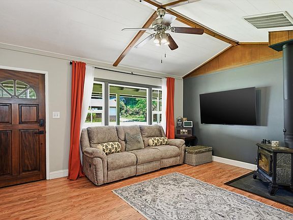 3rd image of 20550 Foothill Drive
