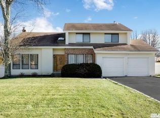 10 Fleetwood Rd, Commack, NY 11725