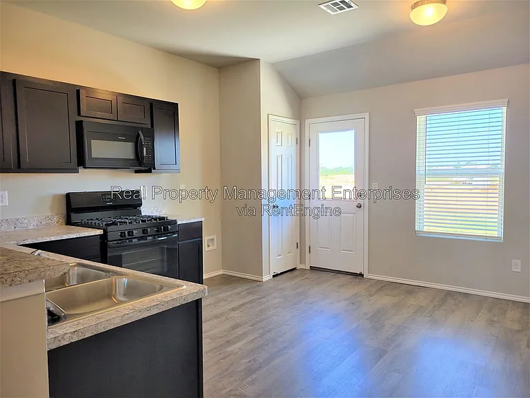 21215 Winding Brk — Photo 5