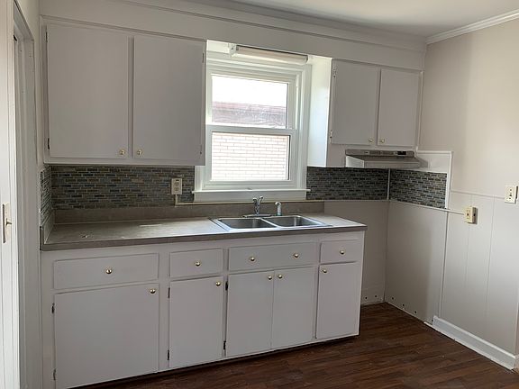 4th image of 17228 Horger Ave