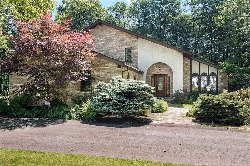 1st image of 134 Winterwood Dr