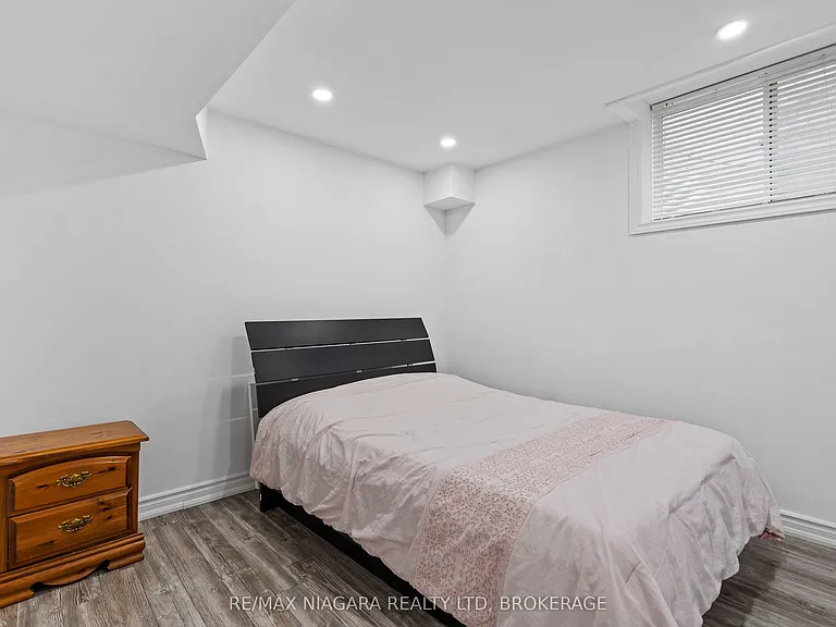 8511 Jennifer Cres — Photo 29