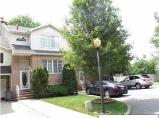 67 Sharrotts Ln, Staten Island, NY 10309