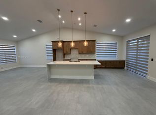 755 Falling Water Rd, Fort Lauderdale, FL 33326