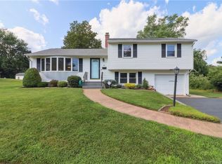 91 Walter Ln, Hamden, CT 06514