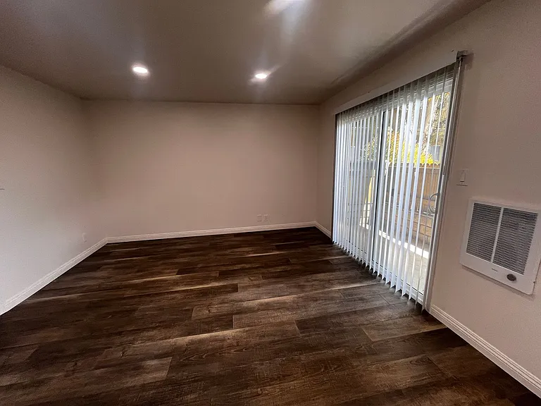 1300 Edgewood Way — Photo 3