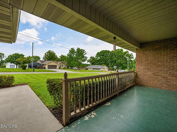 4th image of 426 Woods View Cir