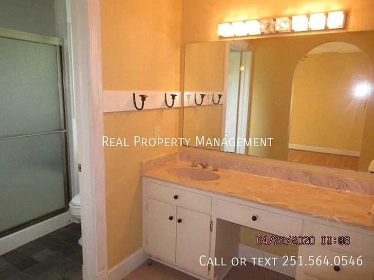 1063 Midmoor Dr — Photo 3