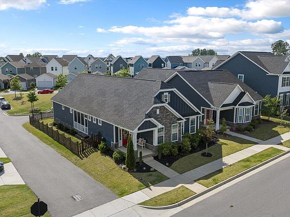 3rd image of 232 Stone River Dr