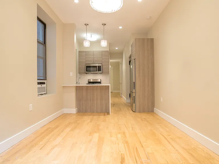 212 E 13th St #2D — Photo 1