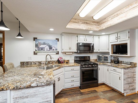3rd image of 11960 Civic Cir