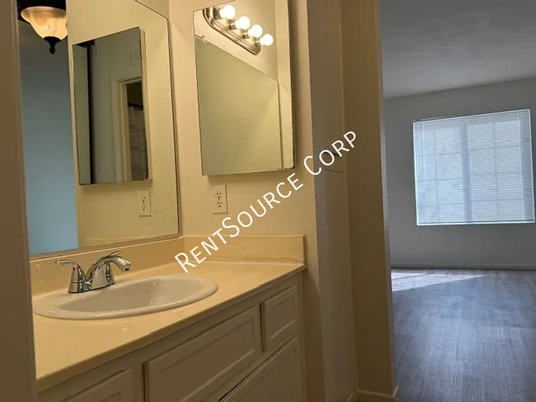 2554 Olive Dr #117 — Photo 16