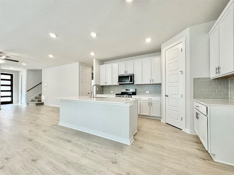 404 Tinto St — Photo 9