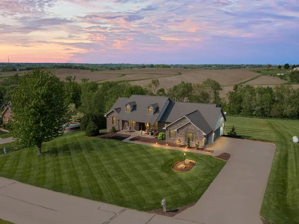 8639 Kemp Ct, Dubuque, IA 52003