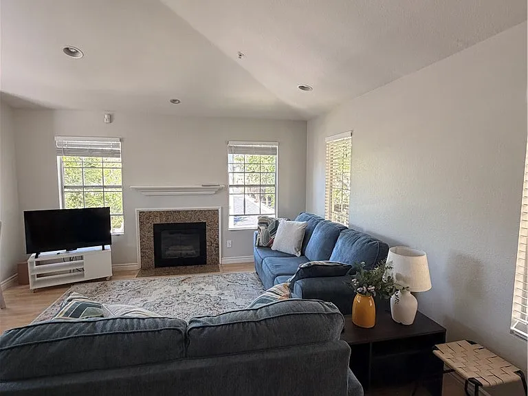 168 Gallery Way — Photo 4