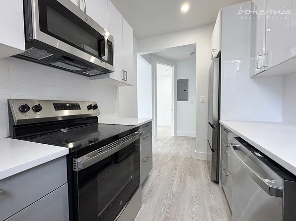 815 West 180th Street 53 image 3 of 7
