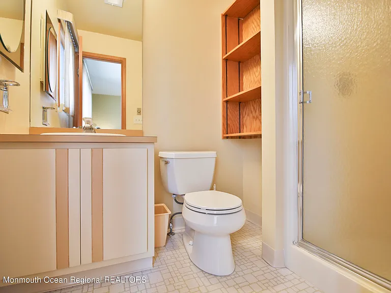 21 Brown Ave — Photo 37