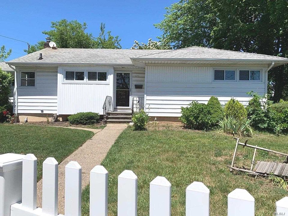 1st image of 611 Bellmore Ave