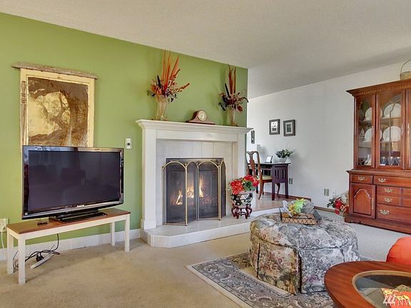 5th image of 12602 215th Avenue Ct E