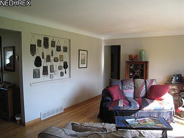 3rd image of 1069 N Skyline Dr