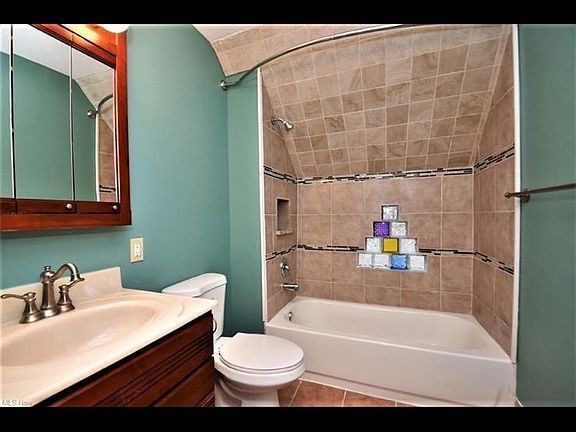 5th image of 3028 W 105th St