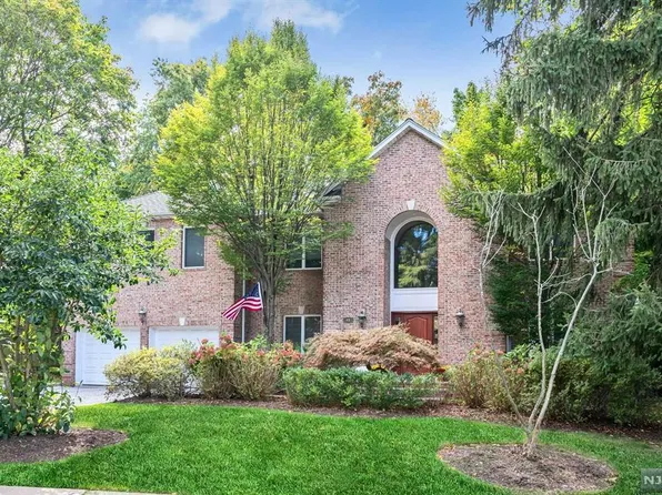 49 Alpine Dr, Closter, NJ 07624