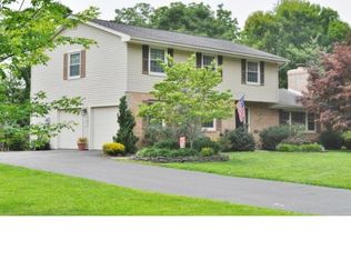 5182 Laurie Dr, Emmaus, PA 18049