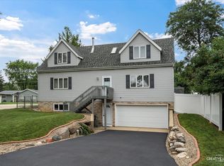 1720 Grandview Dr, Johnsburg, IL 60051
