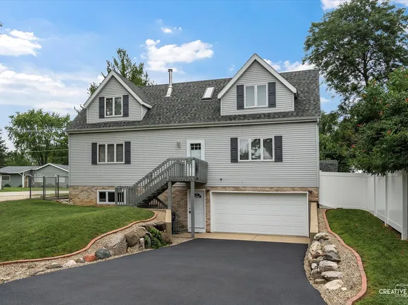 1720 Grandview Dr, Johnsburg, IL 60051