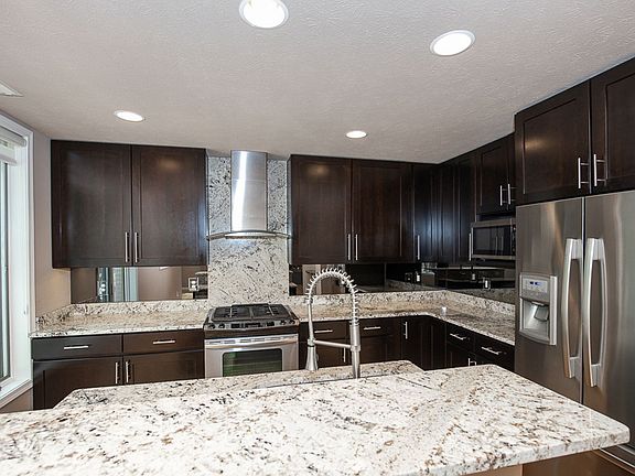 4th image of 1409 Lindazzo Ave