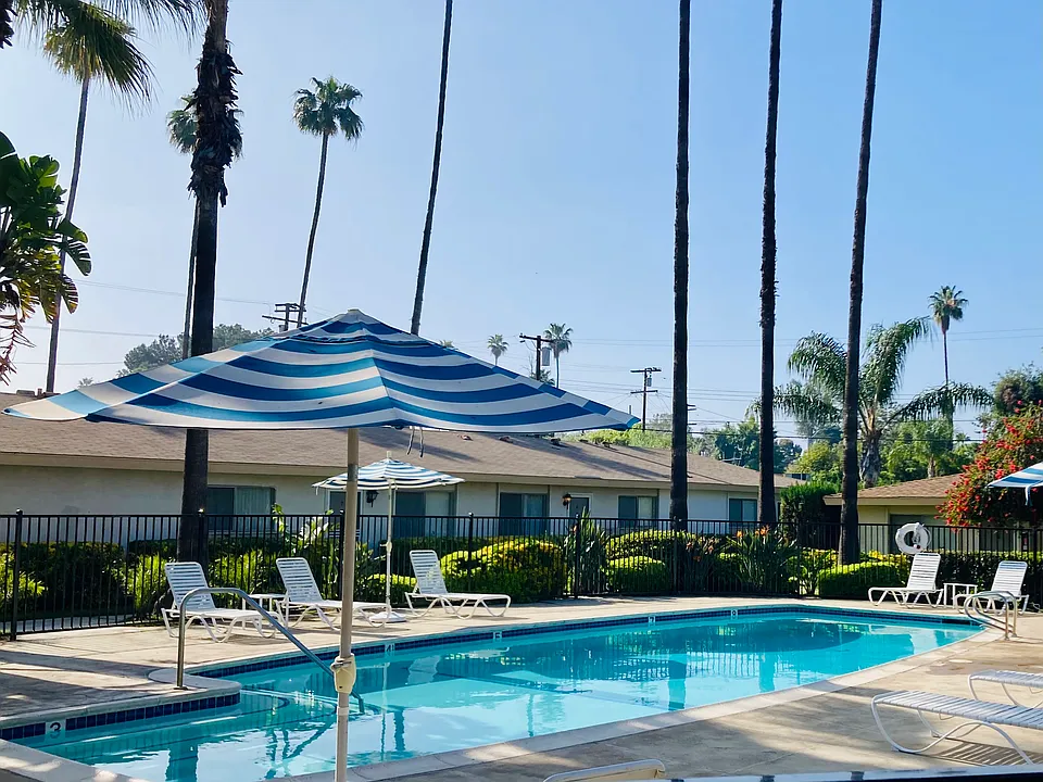 Catalina Garden Apartments