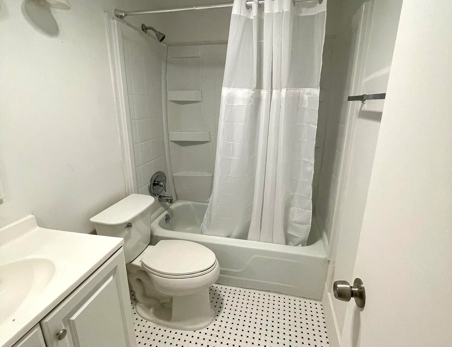 1 bed, 1.0 bath, 702 sqft, $1,550 — Photo 4