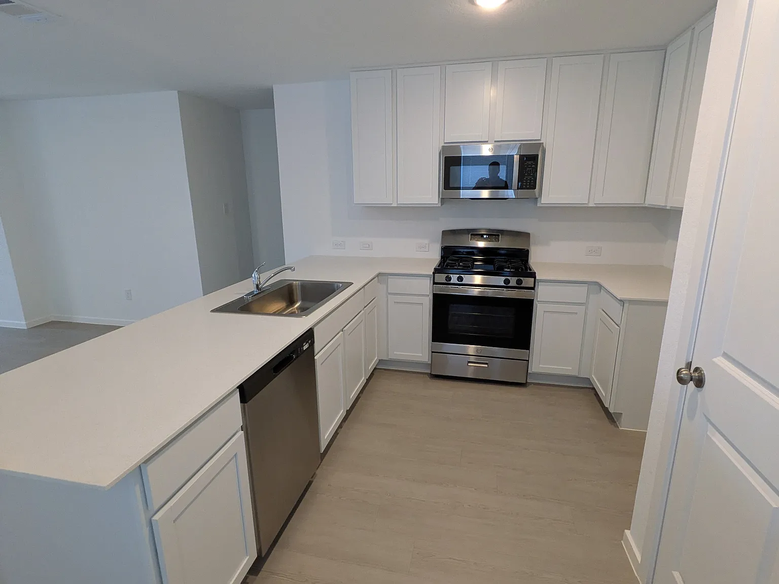 4 bed, 1692 sqft, $1,881 — Photo 4