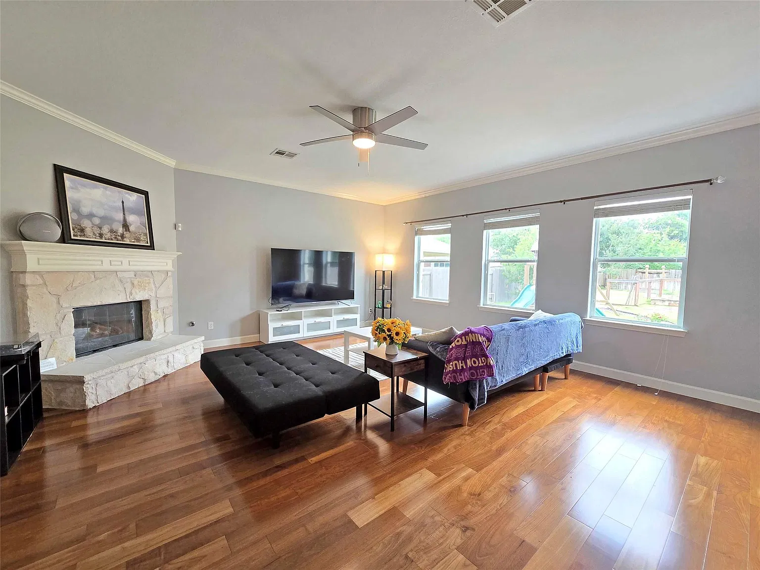 4 bed, 2.5 bath, 2713 sqft, $2,695 — Photo 3