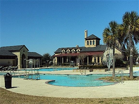 Grand Mission Estates pool and club house with huge community pool and water spash.