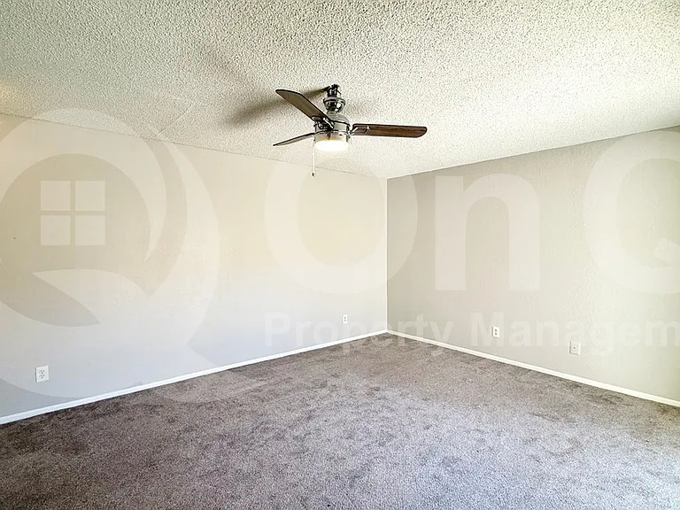 3132 W Harmont Dr — Photo 5