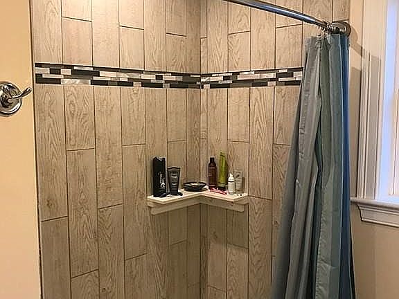 Walk in shower in downstairs