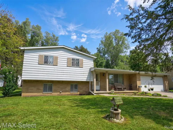 5040 Cedardale Ln, Flushing, MI 48433