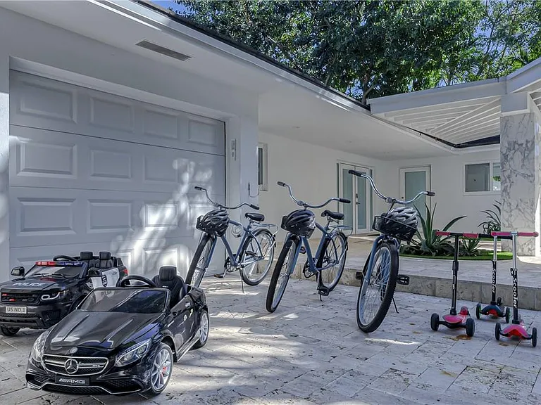 1800 SE Admirals Way — Photo 56